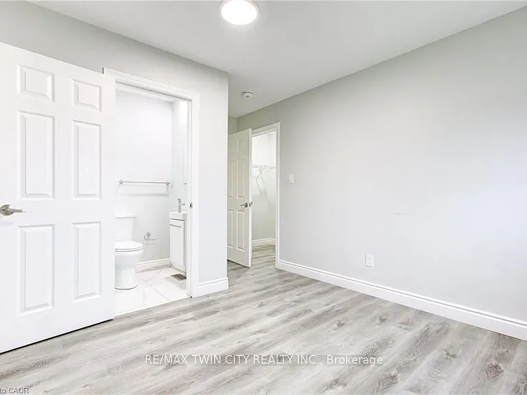 110 Commonwealth St — Photo 18