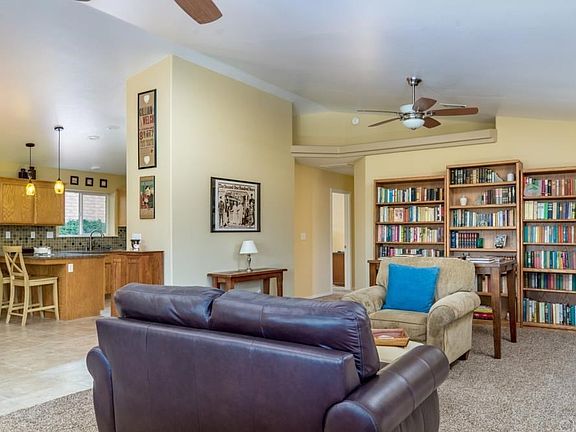 5th image of 220 Martha Ln