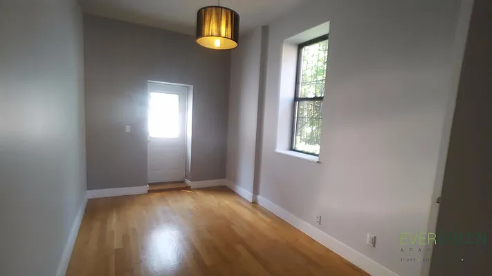 Rented by Evergreen Apartments BK | media 13