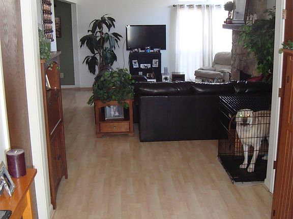 For Rent -6454 Bayside North Dr - Living Room