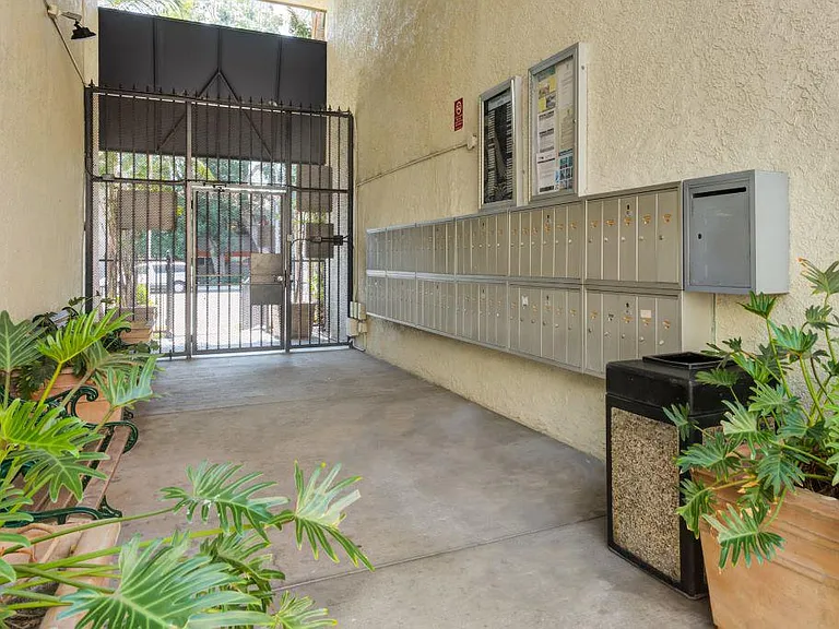 Parthenia Terrace Apartments — Photo 32