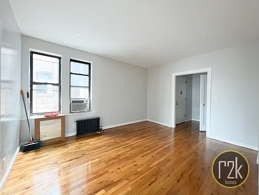 Rented by Realty 2000 Corp | media 18