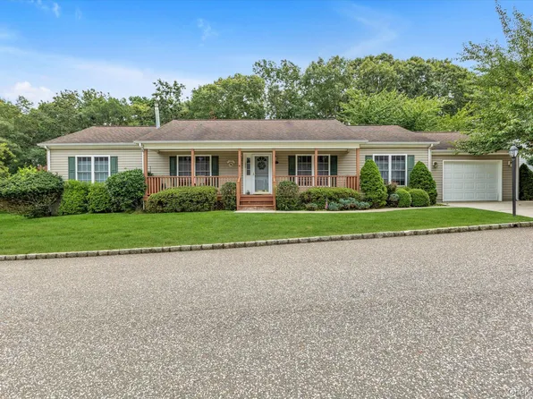 1407 Middle Road #265, Calverton, NY 11933