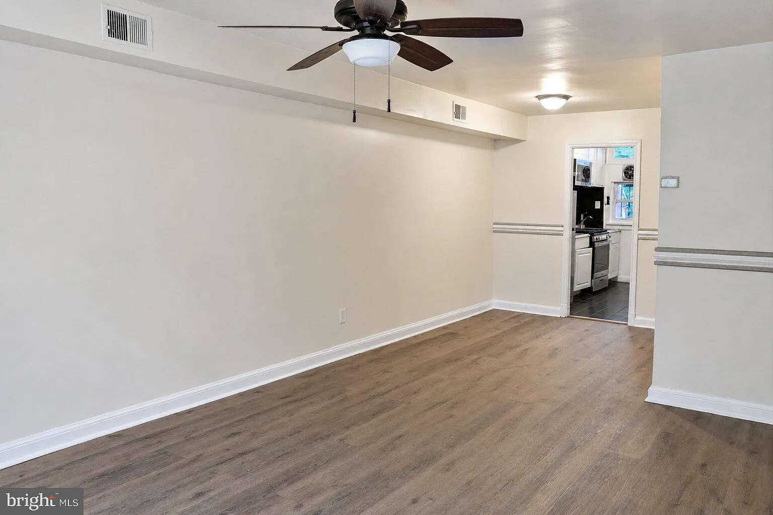 4 bed, 2.0 bath, 815 sqft, $2,300 — Photo 3