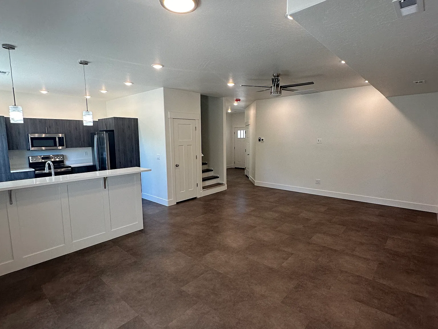 3 bed, 2.5 bath, 1470 sqft, $1,950 — Photo 3