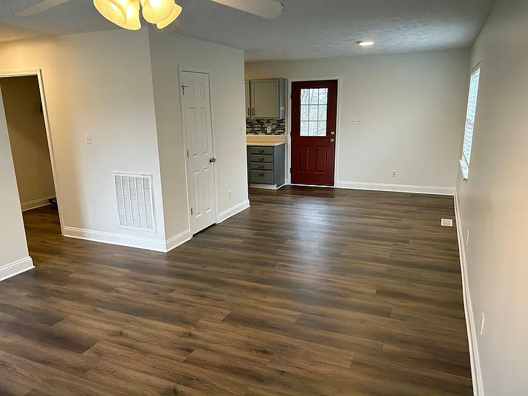 907 Mynders Ave — Photo 3