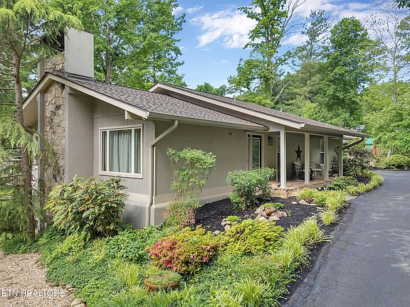 4th image of 213 Baltusrol Rd