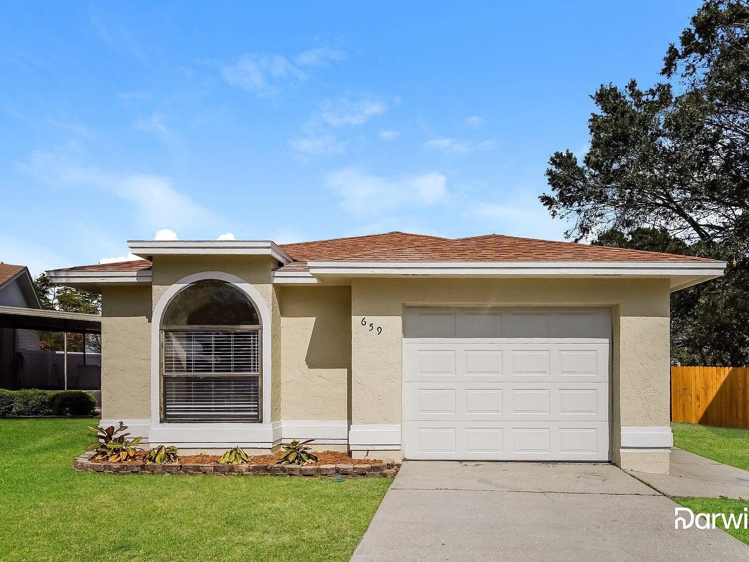 3 bed, 2.0 bath, 1316 sqft, $1,725 — Photo 1