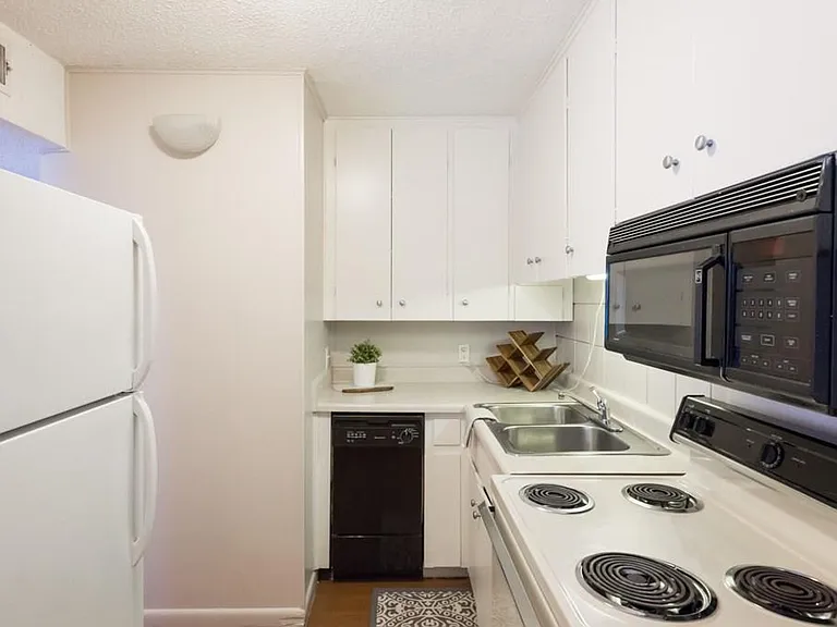 Casa Del Rio Apartments — Photo 15