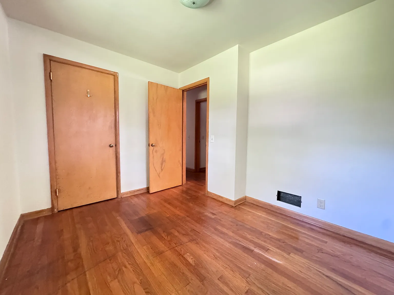 3 bed, 904 sqft, $2,400 — Photo 3