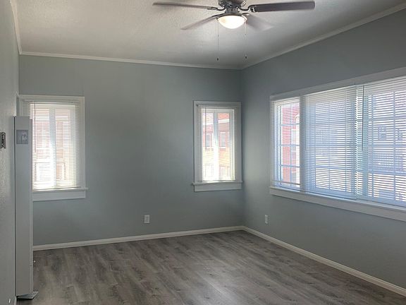 3rd image of 424 N Rose Pl