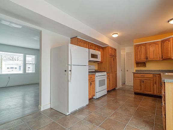 5th image of 726 Fremont Rd