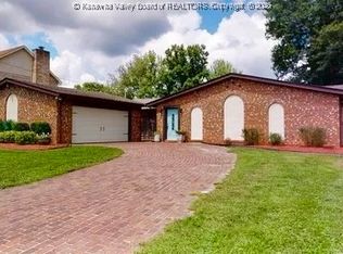 1052 Marina Dr, Hurricane, WV 25526