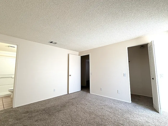 2126 N Villas Ln — Photo 6
