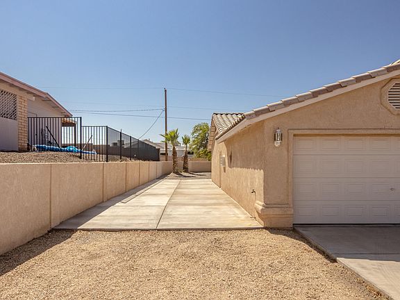 2nd image of 2284 Huntington Dr