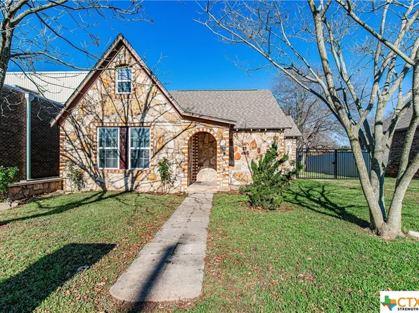 735 W 4th St, Mc Gregor, TX 76657