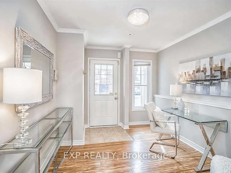 945 Sprague Pl — Photo 2