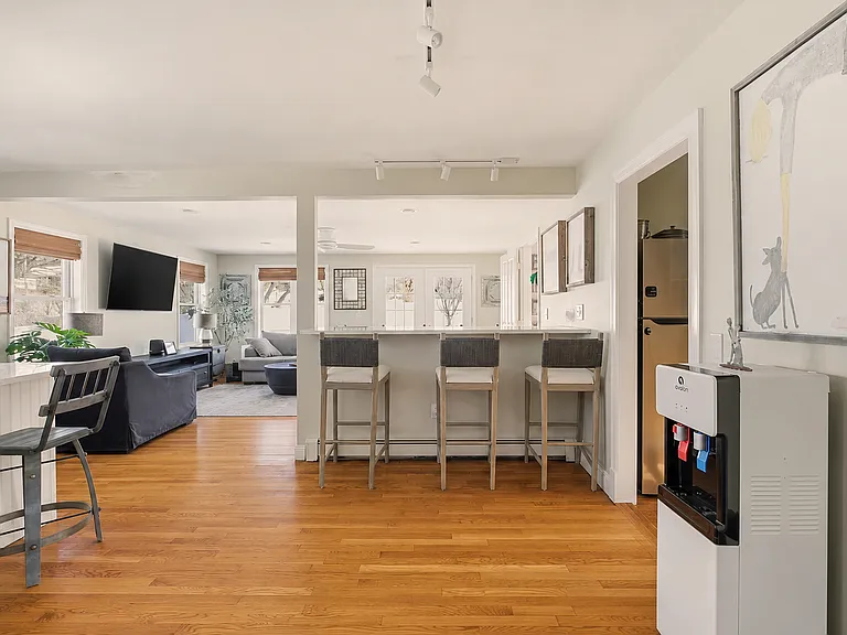 118 Center Ave — Photo 6