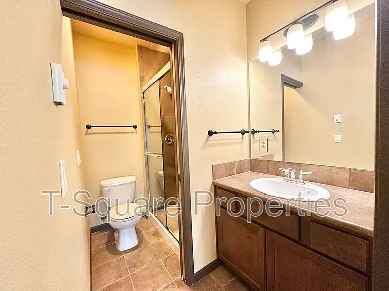 9505 NE 180th St #102 — Photo 5