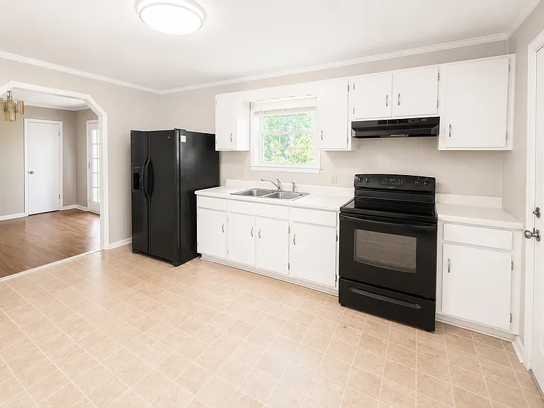 3500 Kelford Dr — Photo 2