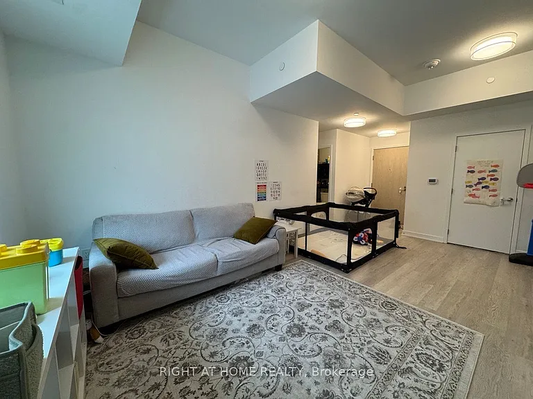 3 Strathgowan Ave #202 — Photo 10