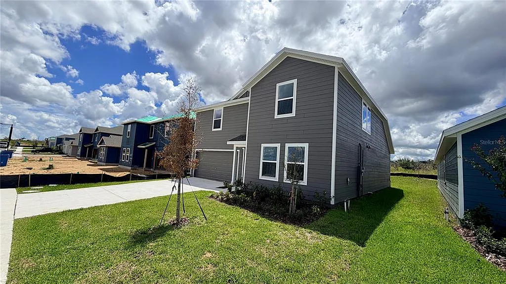 5 bed, 7.0 bath, 2238 sqft, $2,390 — Photo 2