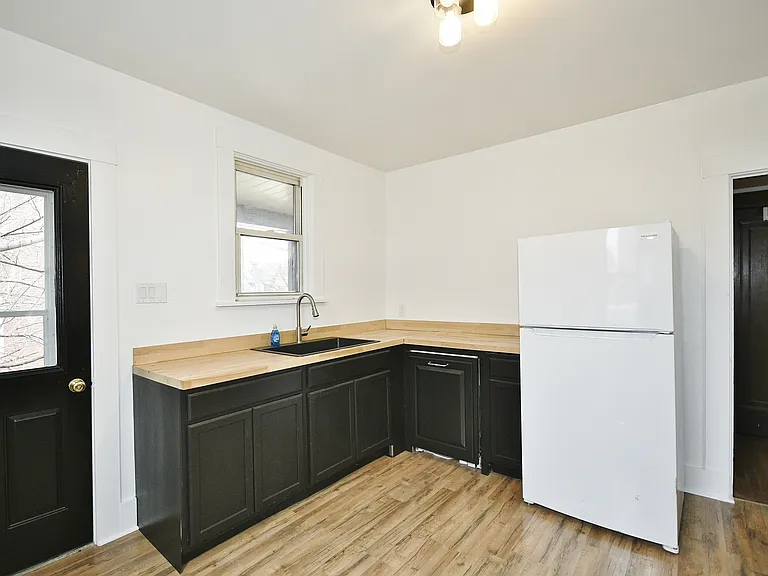 2015-2017 West St #3 — Photo 15