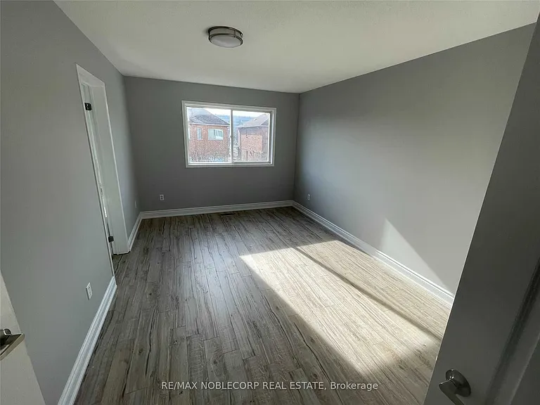 14 Cordgrass Cres — Photo 7