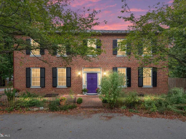 211 E High St, Shepherdstown, WV 25443