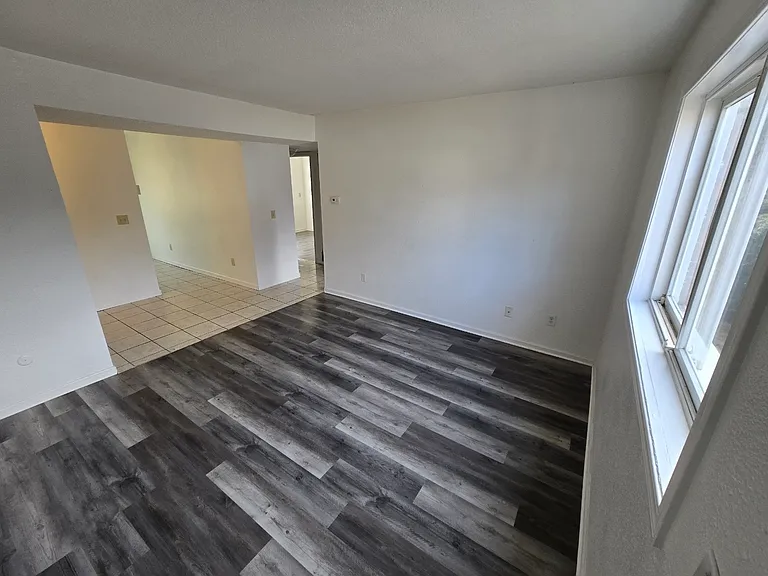 5511 34th Ave #7 — Photo 3