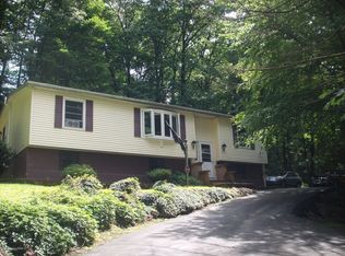 137 W Hills Dr, Stroudsburg, PA 18360