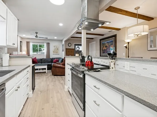 875 Lovers Ln, Grapevine, TX 76051