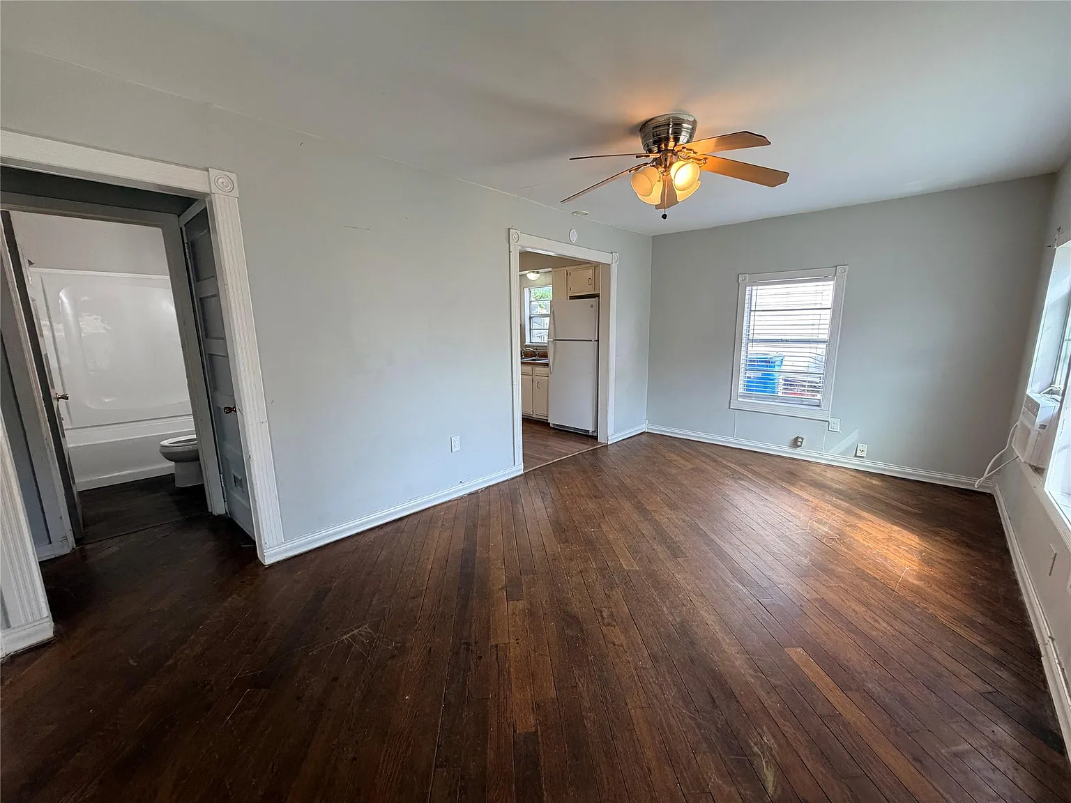 2 bed, 1.0 bath, 704 sqft, $1,200 — Photo 4