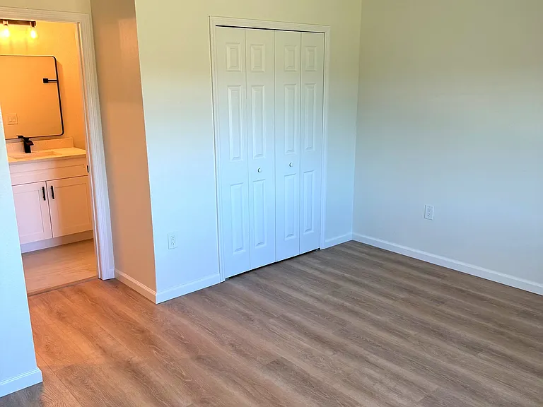 11138 Pendleton Ave — Photo 16