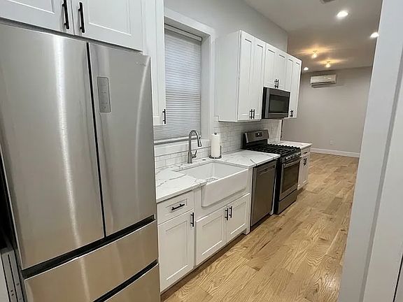 5th image of 1709 Madison St APT 3R