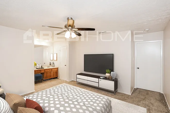 2400 Redbrook Ct — Photo 8