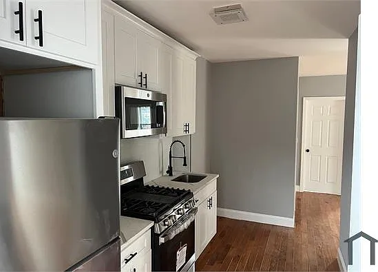 1827 Hering Ave #1 — Photo 1