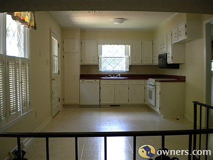 Kitchen/dining on main level