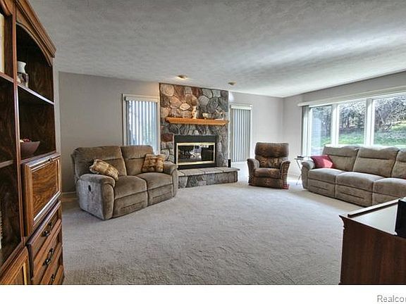 3rd image of 8145 Hillside Lakes Dr