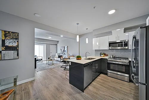 70 Park Pl E Photo 1
