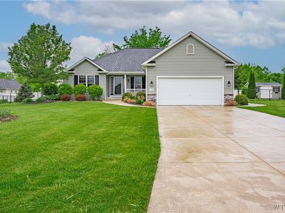6438 Sherwood Dr, Lockport, NY, 14094