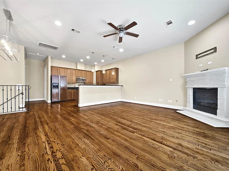 902 W 23rd St #B — Photo 5