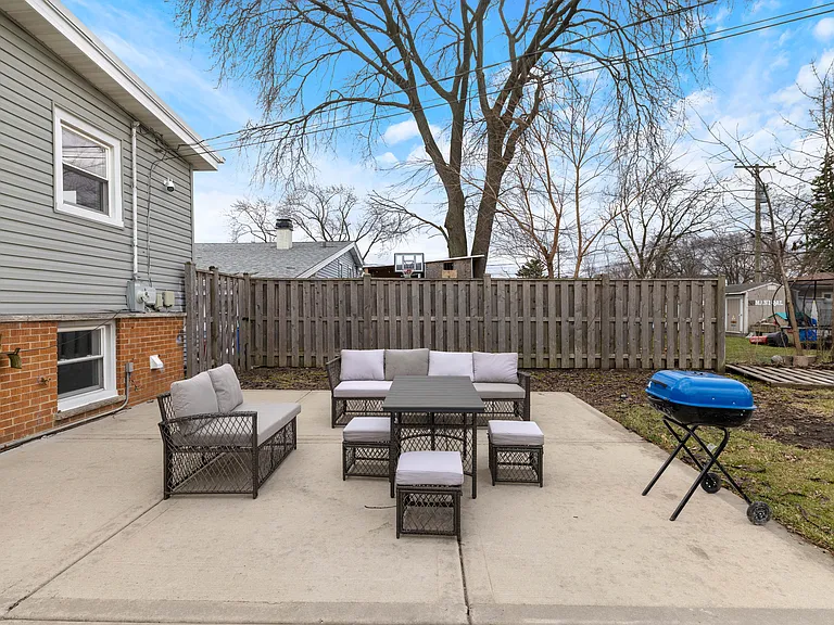 2176 Ash St — Photo 5