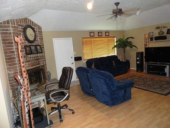 3rd image of 1413 Canyon Springs Dr