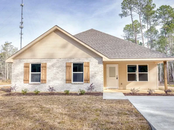 698 Hogan St, Waveland, MS 39573