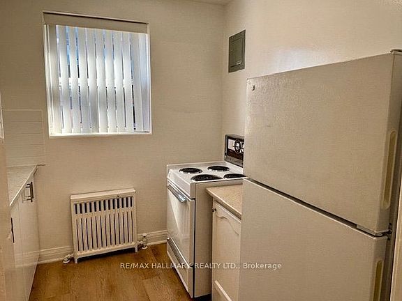 5th image of 11 Anglesey Blvd #308