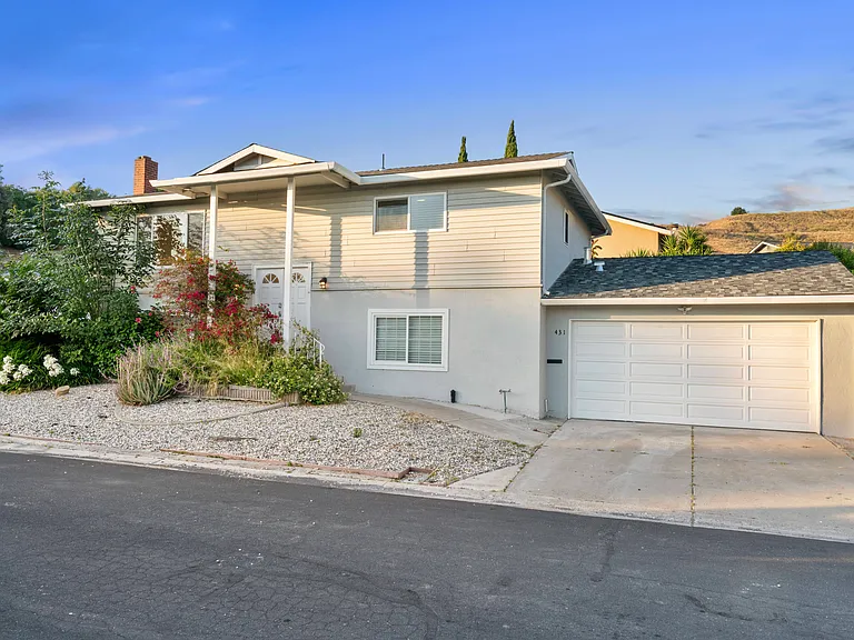430 Monaco Ave — Photo 2