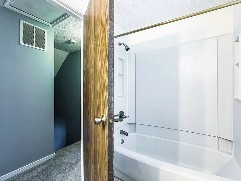 10504 Moorwood Ridge Cir — Photo 17