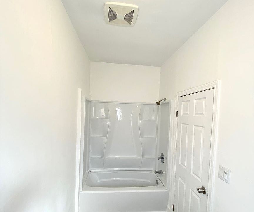 1st image of 4701 S Figueroa St