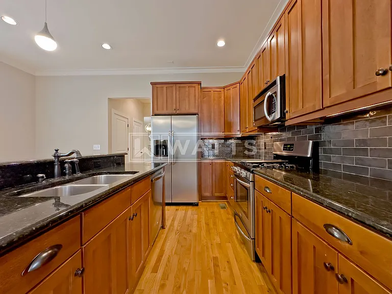216 Hawthorn St — Photo 11